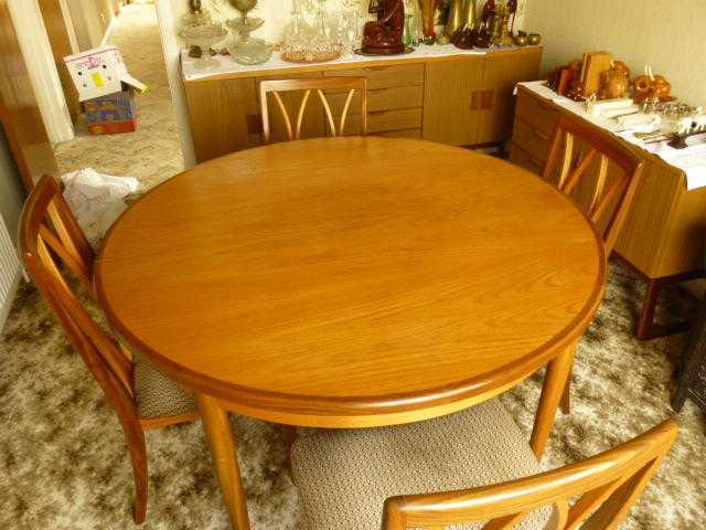 G PLAN  EXTENDING TABLE WITH 6 CHAIRS  REDUCED