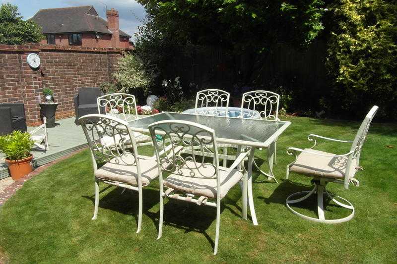 Garden glass top dinning table and six chairs.