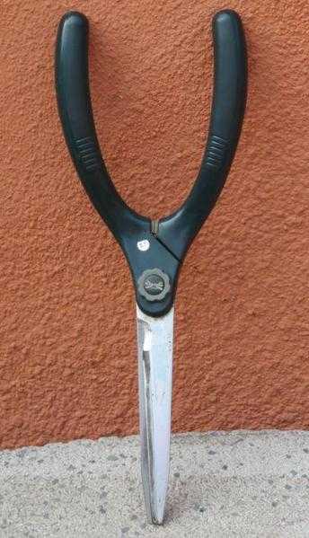 GARDEN SHEARS