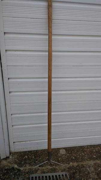 Garden soil rake