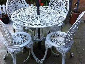 Garden table and 2 chairs (metal,slight rust) (Bistro set)