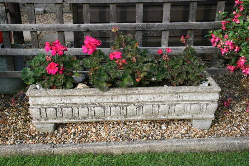 GARDEN TROUGH PLANTER