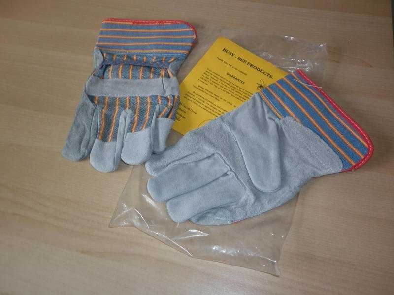 GARDENING GLOVES - NEW