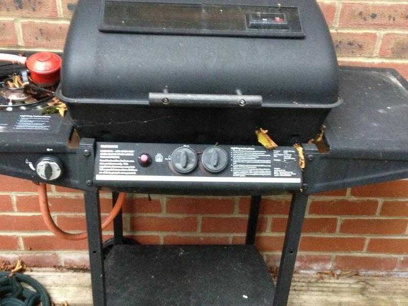 Gas barbecue with wheels