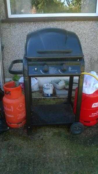 Gas BBQ  free to collector plus gas cylinders 20 for both