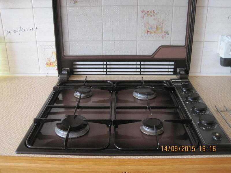GAS HOB WITH GLASS LID