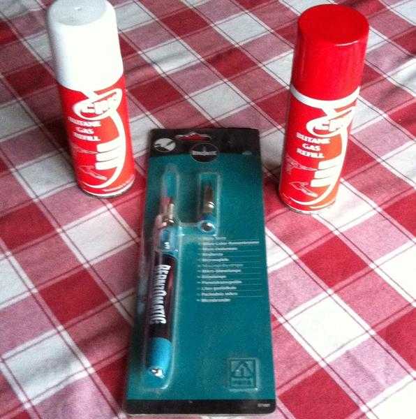 GAS  SOLDERING IRON  TORCH PLUS 2 x BUTANE GAS REFILL AEROSOL CANS