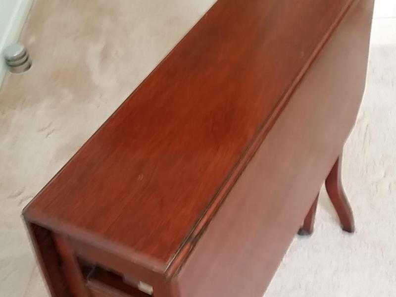 Gateleg side table