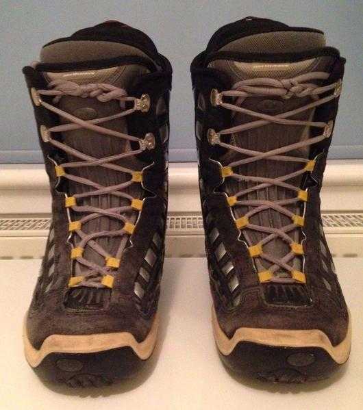 Genuine Northwave Size 9 (UK), 43(EU) Snowboard Boots and Boot Bag