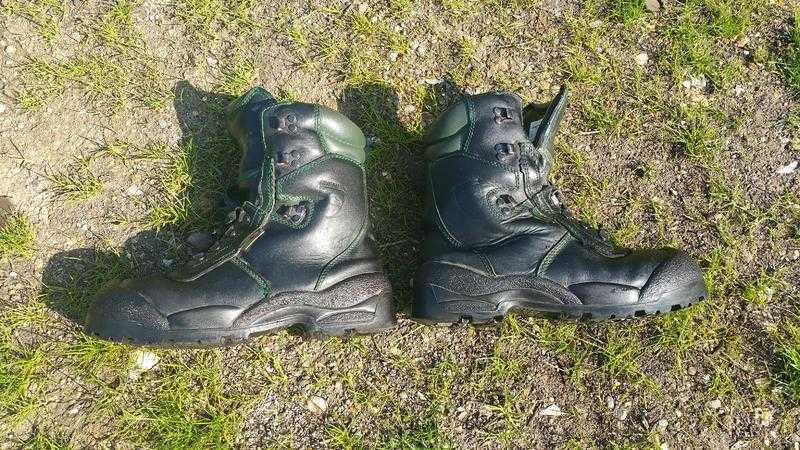 Genuine Stihl chainsaw boots size 7 or 40