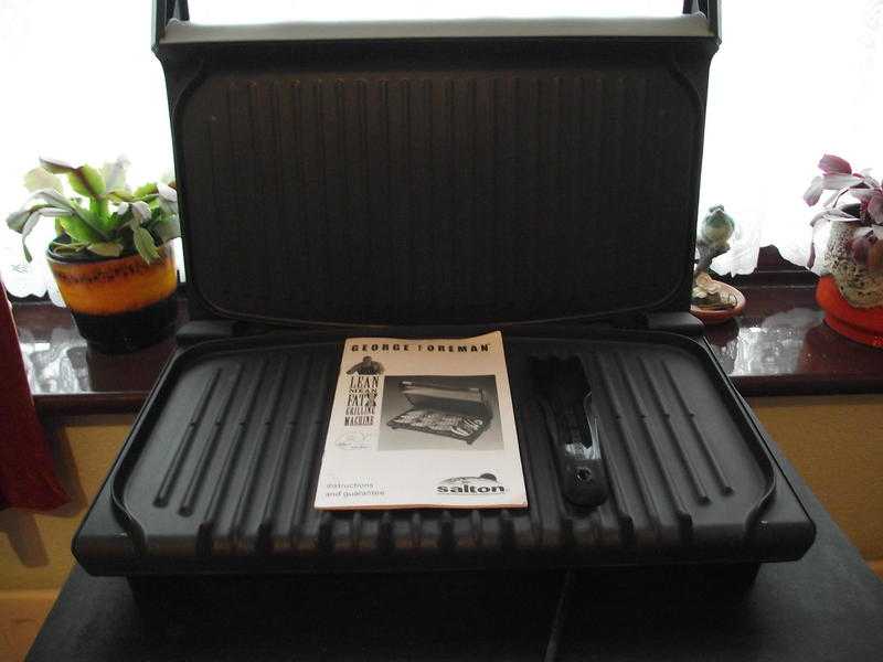 GEORGE FOREMAN FAMILY SIZE GRILL