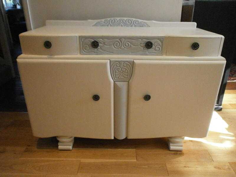 Georgeous, solid wood 1950039s sideboard - good condition