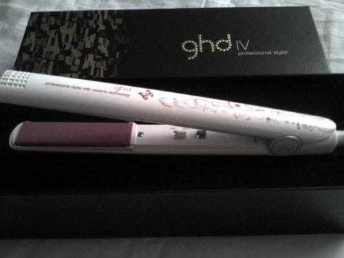 GHD HAIR STRAIGHTENERS