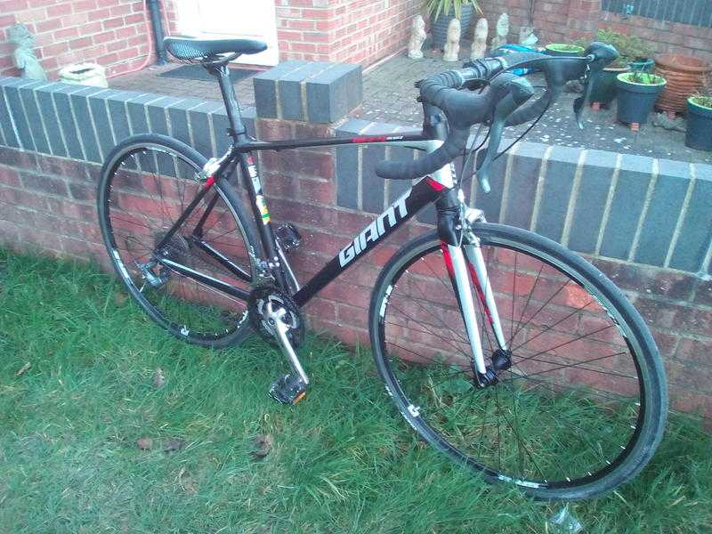 Giant Defy 5 Road Bike. 50cm frame. Would suit a 50395-50399 rider