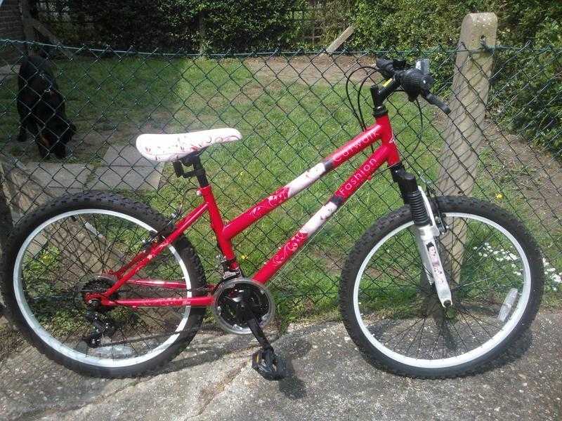 Girl039s Bike. Hardly Used. Suitable for age 7-11 Years