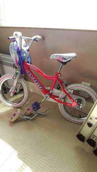 Girls bike in brilliant condition.