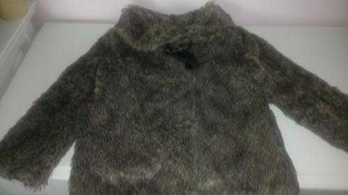 Girls Faux fur coat in perfect condition
