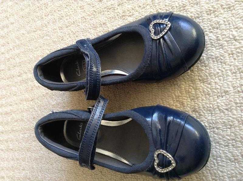 Girls navy Clarks shoe 11.5 G