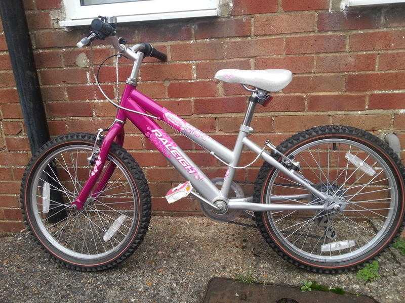 Girls Raleigh Krush Bicycle 18 inch wheels 50 ono