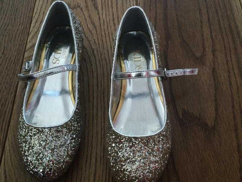 Girls size 3 silver sparkle shoes