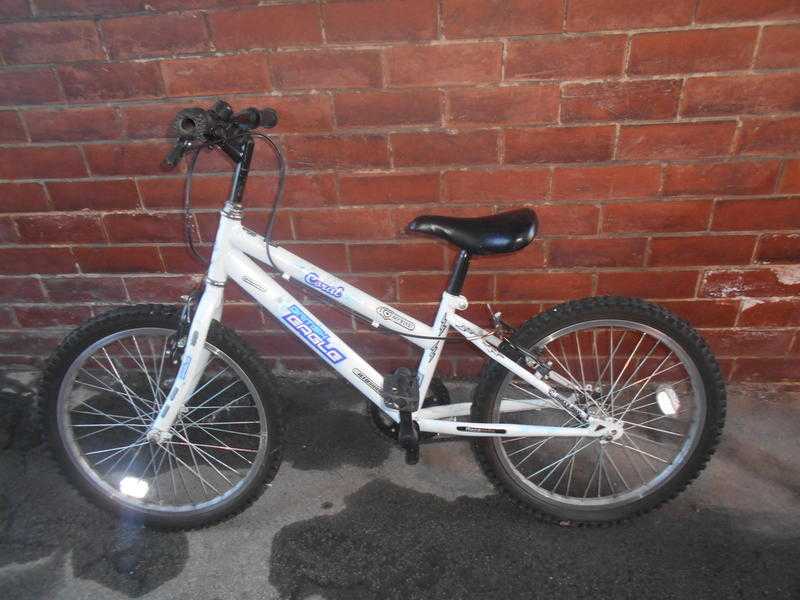 girls white bike age 6-10yrs REDUCED FOR QUICK SALE