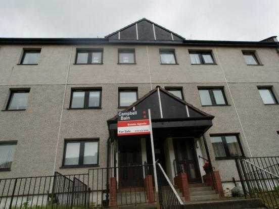 Glasgow South - 3 double bedrooms flat for long term let...