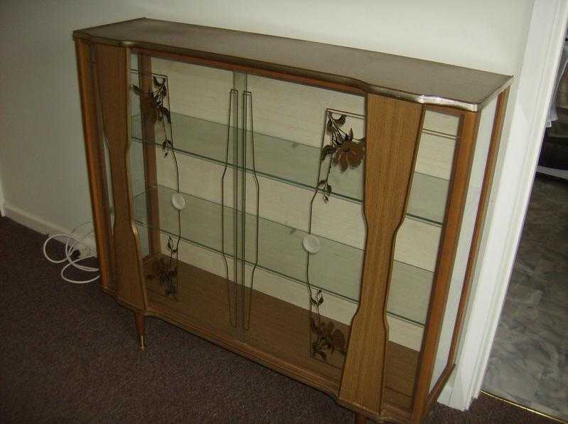 GLASS CABINET