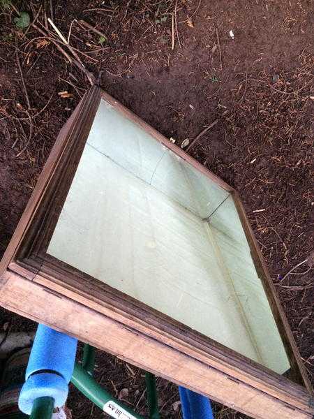 Glass Cabinet (55ono)