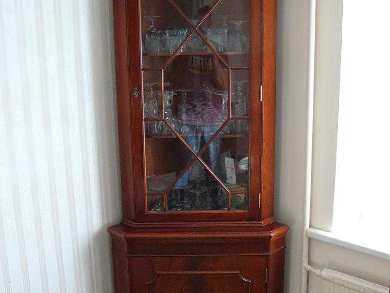 Glass Corner unit