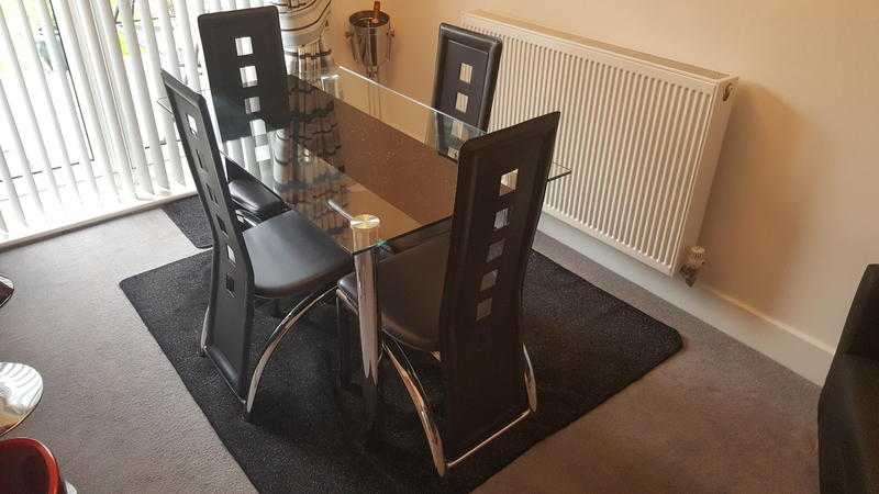 GLASS DINING TABLE amp 4 X LEATHER LOOK CHAIRS