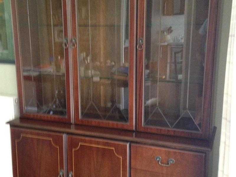 Glass display cabinet