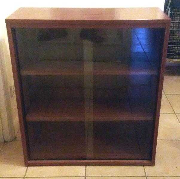 Glass-fronted bookcase 33.5in x 29.5in x 11.5in (collection only SE28)
