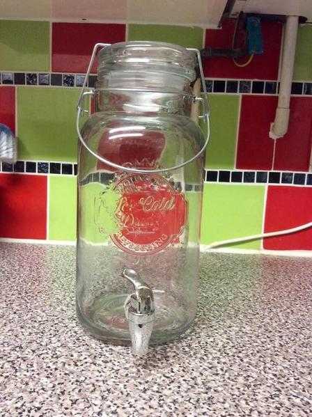 Glass jar with tap