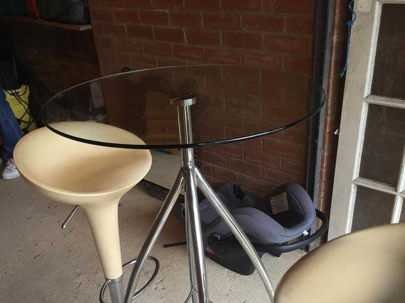 Glass table with 2 stools