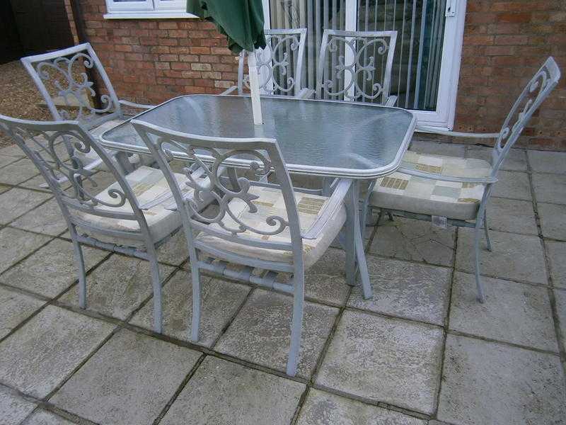 glass top patio table 6 chairs with removeable cushions Parasol and base