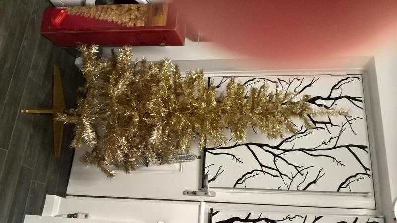 GOLD 6FT CHRISTMAS