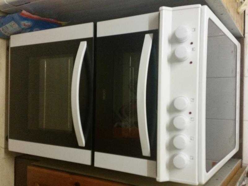 Good as new electric cooker Logik LFTC50W12