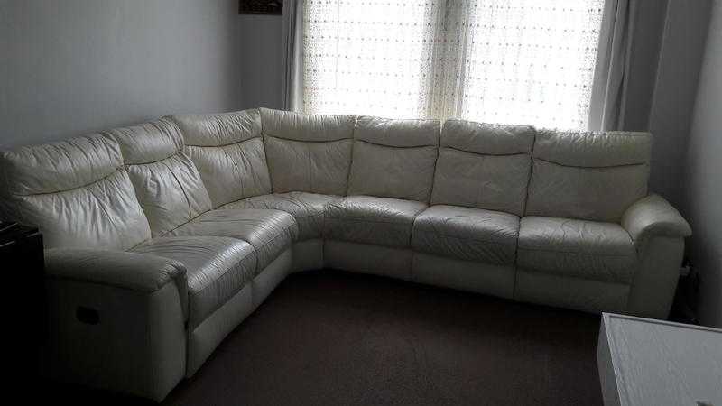 Good condition (dfs) cream colour corner sofa with two recliners