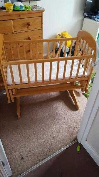 good condition swinging crib