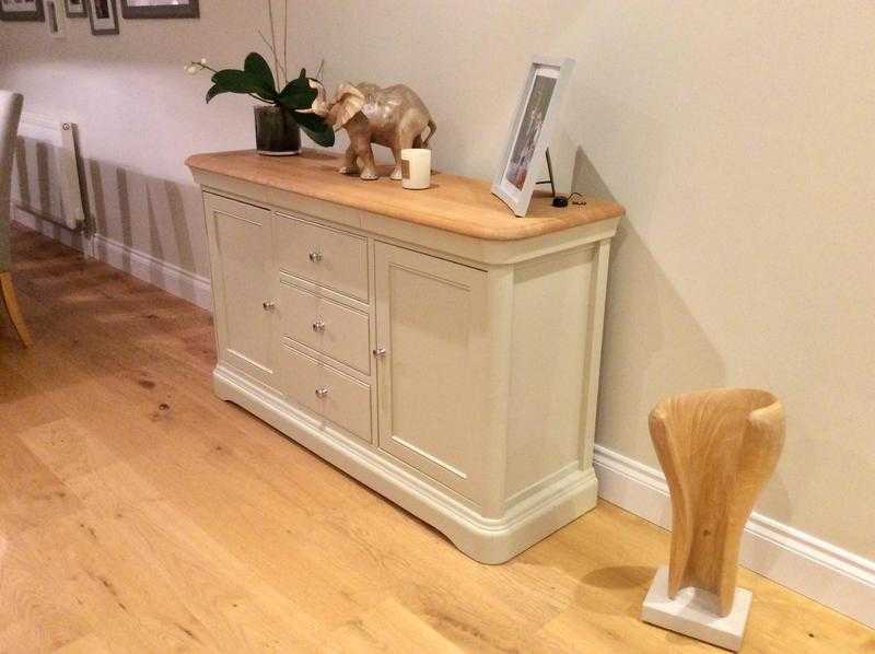 Good qualiyy Sideboard, Excellent Condition, Less than half cost new price