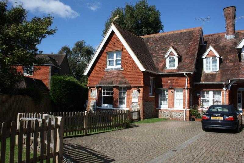 Gorgeous 3 bed semi-detached house to let with patio gardens and off-street parking. Must be seen