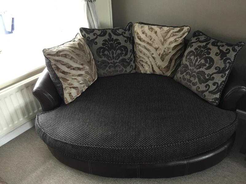 Gorgeous DFS sofa and cuddle sofa for sale - 6 months old