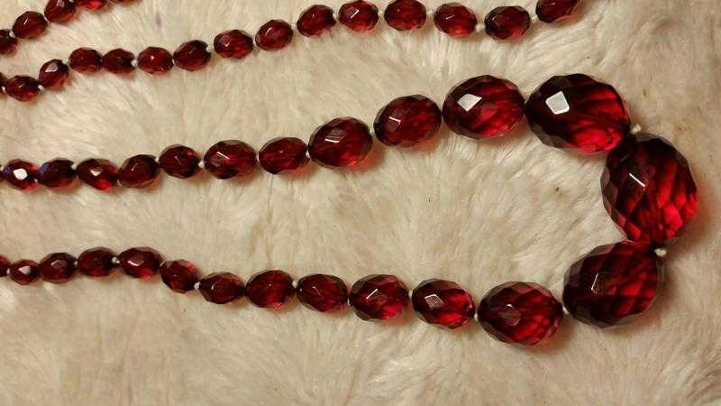 GORGEOUS ORIGINAL OLD GENUINE LONG CHERRY AMBER BAKELITE NECKLACE