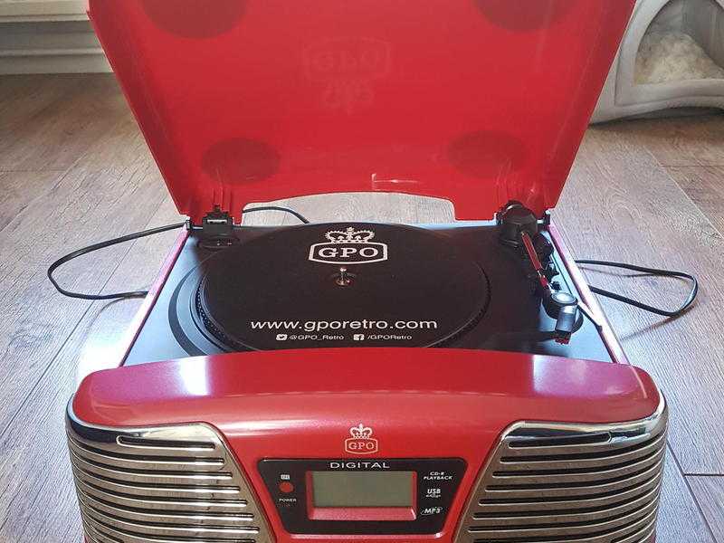 GPO Memphis 4 in 1 record player Red