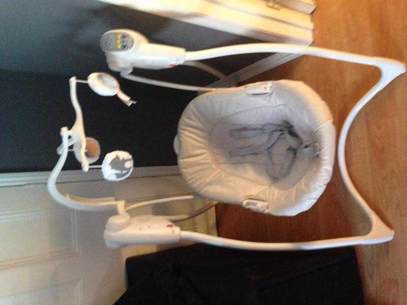 Graco baby swing ( loving hug )