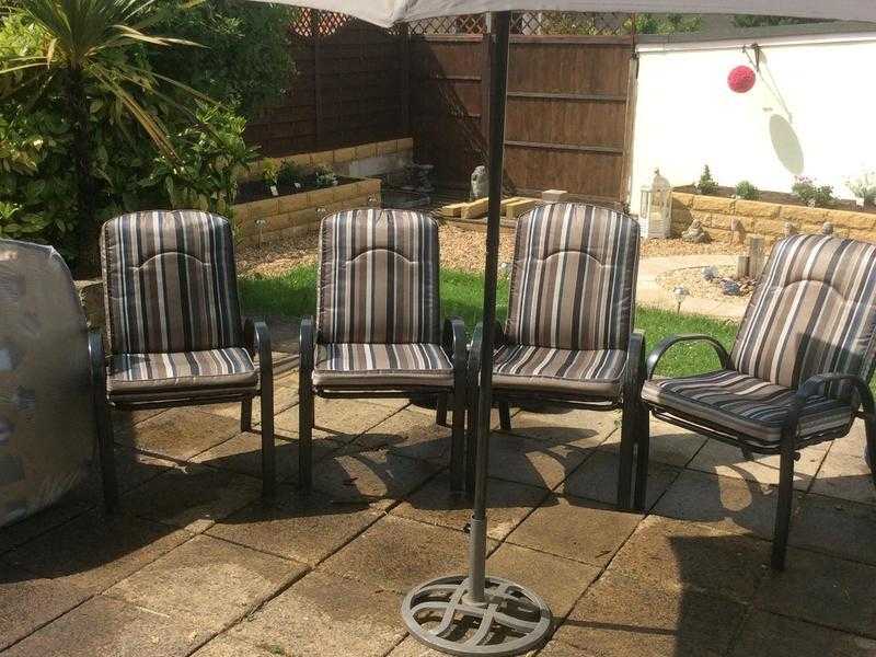 Great Quality Garden Furniture Set With Parasol And Cushion Box