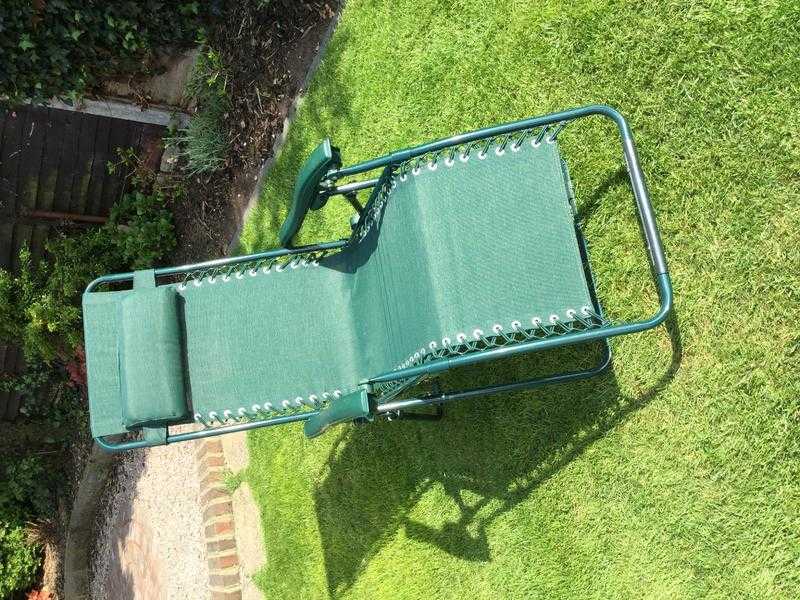 Green garden recliner