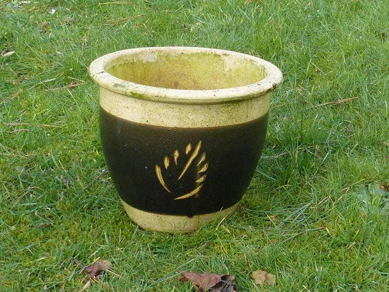 Green Glazed Ceramic Garden Pot Garden Planter with Leaf detailing 26.5cm Dia