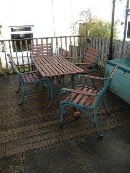 Green Iron and wood patioGarden furniture