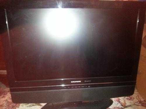 Grundig Flat Screen LCD TV 32 inch with 4G aerial and DVD player (100 ono) - deliver within 5 miles